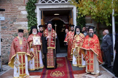 Ο Παναγιώτατος Μητροπολίτης Θεσσαλονίκης κ. Φιλόθεος (Κ) υποδέχεται του επισήμους πριν την έναρξη της Πανηγυρικής Πολυαρχιερατικής Θείας Λειτουργίας και επίσημης Δοξολογίας για την απελευθέρωση της Θεσσαλονίκης, Δευτέρα 26 Οκτωβρίου 2026. ΑΠΕ-ΜΠΕ/ΑΠΕ-ΜΠΕ/ΑΧΙΛΛΕΑΣ ΧΗΡΑΣ