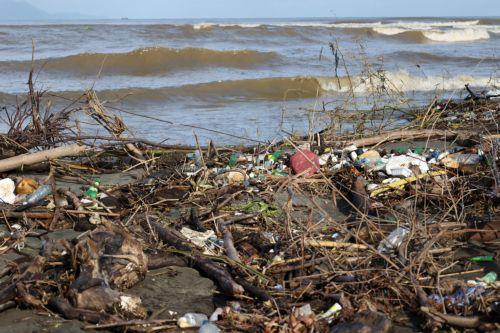 epa13333728 A pile of plastic and wooden waste covers a riverbank in Banda Aceh, Indonesia, 27 October 2026. Plastic waste washed down from residential areas via local rivers accumulates along coastal banks before flowing into the sea.  EPA/HOTLI SIMANJUNTAK