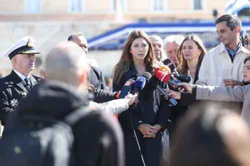 Η υπουργός Παιδείας, Θρησκευμάτων και Αθλητισμού Σοφία Ζαχαράκη κατά τη διάρκεια της μαθητικής παρέλασης για την επέτειο της 28ης Οκτωβρίου, στο Σύνταγμα,  Αθήνα, Τετάρτη 28 Οκτωβρίου 2026.  Με λαμπρότητα και με αίσθημα τιμής προς τους ήρωες του Έπους του '40, η σημαιοστολισμένη Αθήνα γιορτάζει σήμερα την Εθνική Επέτειο του «ΟΧΙ», ενώ ο εορτασμός...