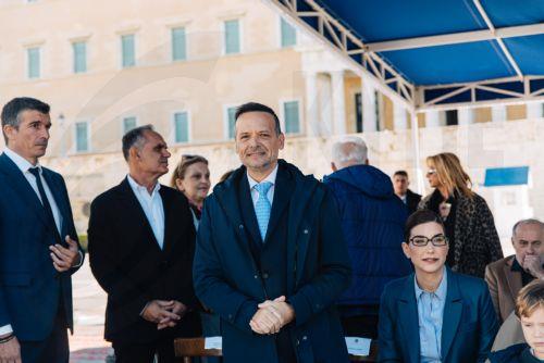 (Ξένη Δημοσίευση). Ο Δήμαρχος Αθηναίων Χάρης Δούκας, παρακολουθεί τη μαθητική παρέλαση στο Σύνταγμα,  Αθήνα, Τετάρτη 28 Οκτωβρίου 2026. Με τη δυναμική παρουσία εκατοντάδων μαθητών και μαθητριών, η Αθήνα τίμησε την επέτειο της 28ης Οκτωβρίου.  Η μαθητική παρέλαση στο Σύνταγμα, μπροστά από το Μνημείο του Άγνωστου Στρατιώτη, έστειλε ένα ισχυρό μήνυμα μνήμης,...