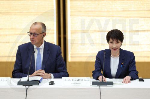 epa13336345 German Chancellor Friedrich Merz (L) and Japanese Prime Minister Sanae Takaichi attend a meeting with business representatives at the prime minister's official residence in Tokyo, Japan, 28 October 2026. Merz, accompanied by a business delegation, is currently on a trip to Singapore, Japan and South Korea until 30 October.  EPA/KIYOSHI OTA / POOL