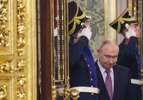 epa13341642 Russian President Vladimir Putin (C) arrives for his meeting with South Sudan President Salva Kiir on the sidelines of the third Russia-Africa Summit in Moscow, Russia, 30 October 2026. The 3rd Russia-Africa Summit runs from 28 to 29 October, alongside an Economic and Humanitarian Forum.  EPA/MAXIM SHIPENKOV / POOL