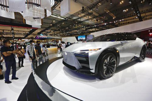 epa10123971 Visitors look at the Japanese-made electric car Lexus during the Gaikindo Indonesia International Auto Show 2022 in Tangerang, Indonesia, 16 August 2022. The Gaikindo Indonesia International Auto Show (GIIAS 2022) opened to the public from 11 to 21 August 2022. The Association of Indonesian Automotive Industries reported that the sales of new...