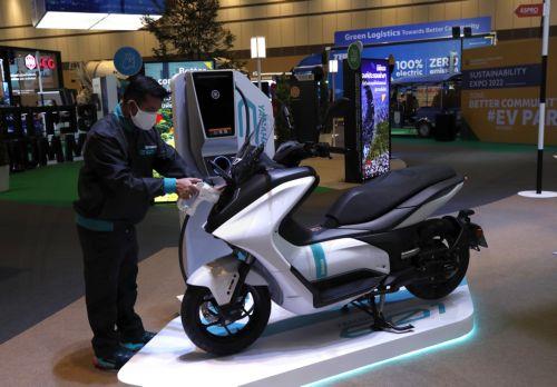 epa10207137 A Thai exhibitor charges an electric motorcycle at the Sustainability Expo 2022 in Bangkok, Thailand, 26 September 2022. The Sustainability Expo 2022 is being hosted to support the country's target of sustainable development goals by 2030, with hundreds of international and domestic companies exhibiting their sustainable development projects and...