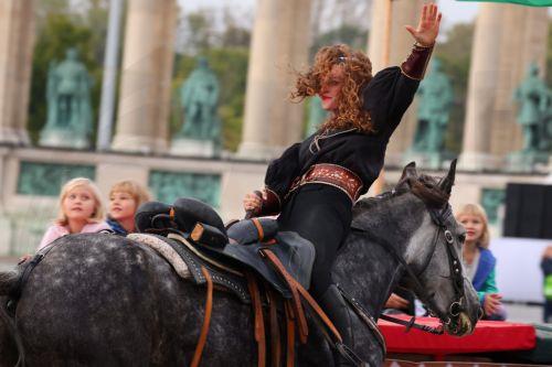 epa10218395 A member of the Gyor Devil Riders performs during the opening day of the 15th National Gallop Hussar-themed horse festival at the Heroes' Square in Budapest, Hungary, 01 October 2022.  EPA/Aniko Kovacs HUNGARY OUT