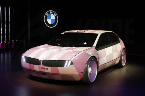 epa10394776 A BMW i VISION Dee, a color changing concept vehicle that uses E-ink technology to allow users to switch or combine 32 colors, is on display at the 2023 International Consumer Electronics Show in Las Vegas, Nevada, USA, 07 January 2023. CES, the world's largest annual consumer technology trade show, taking place from 4-8 January 2023, is a place...