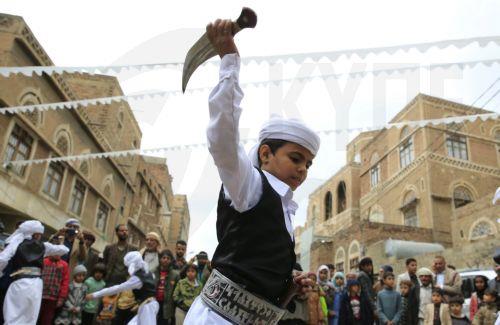 epa10395132 Yemeni children perform a traditional dance with jambias in Sana'a, Yemen, 02 January 2023 (issued 08 January 2023). The famous Yemeni 'Jambia', dating back more than 2000 years, is a curved and double-edged dagger and worn proudly by the majority of Yemeni men, including adults and children, around the waist. It is derived from the Arabic word...