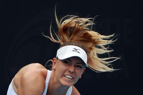 epa10408319 Dalma Galfi of Hungary in action against Qinwen Zheng of China during the first round match at the Australian Open tennis tournament in Melbourne, 16 January 2023.  EPA/FAZRY ISMAIL