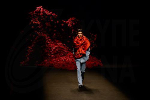 epa10546744 A model presents a creation by 'Zickness by Zic' during the China Fashion Week A/W 2023 in Beijing, China, 28 March 2023. The 2023 China Fashion Week runs from 24 to 31 March 2023.  EPA/MARK R. CRISTINO