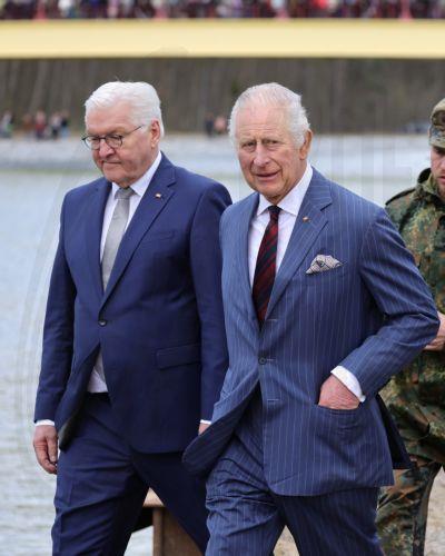 epa10550629 (L-R) German President Frank-Walter Steinmeier and Britain's King Charles III during a visit at the GER/UK Engineer Bridge Battalion 130 in Finowfurt, Germany, 30 March 2023. King Charles is on a three-day visit to Germany, his first state visit abroad as a monarch.  EPA/Andreas Rentz / POOL
