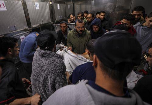 epa10616276 Palestinians carry the body of senior military leader of Islamic Jihad movement Khalil Al Bahtimi in Al Shifa hospital after Isreli air strikes in Gaza City on, 09 May 2023. Israel carried out several attacks against the military leadership of Islamic Jihad movement in Gaza Strip.  EPA/MOHAMMED SABER