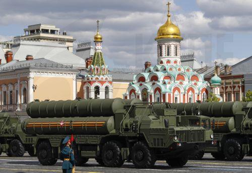 epa10616759 Russian S-400 anti-aircraft missile systems drive during a Victory Day military parade on Red Square in Moscow, Russia, 09 May 2023. Russia marks the 78th anniversary of the victory in World War II over Nazi Germany and its allies. The Soviet Union lost 27 million people in the war.  EPA/STRINGER