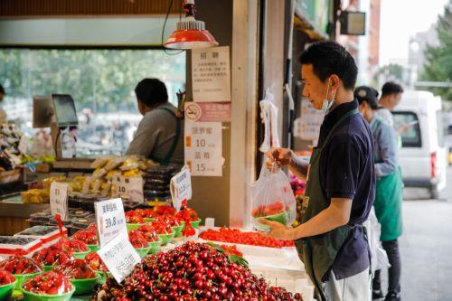 epa10617163 A vendor works in a fruit shop in Beijing, China, 09 May 2023. China's trade surplus surged to 90.21 billion dollars in April 2023, from 49.47 billion in the same period the prior year. Exports rose by 8.5 percent year on year, while imports fell by 7.9 percent as domestic demand weakened.  EPA/WU HAO