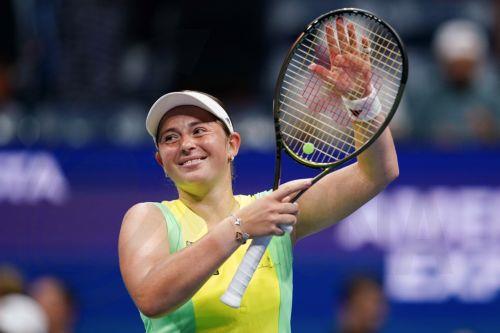 epa10839113 Jelena Ostapenko of Latvia celebrates after winning her fourth round match against Iga Swiatek of Poland at the US Open Tennis Championships at the USTA National Tennis Center in Flushing Meadows, New York, USA, 03 September 2023. The US Open runs from 28 August through 10 September.  EPA/WILL OLIVER