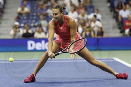 epa10847639 Aryna Sabalenka of Belarus returns the ball to Madison Keys of the United States in their semifinal round match at the US Open Tennis Championships at the USTA National Tennis Center in Flushing Meadows, New York, USA, 07 September 2023. The US Open runs from 28 August through 10 September.  EPA/CJ GUNTHER