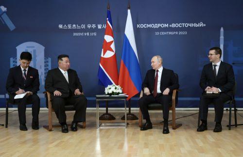 epa10857975 Russian President Vladimir Putin (2nd-R) speaks with North Korean leader Kim Jong Un (2nd-L) during their meeting on the Vostochny cosmodrome outside of the town of Tsiolkovsky (former Uglegorsk), some 180 km north of Blagoveschensk in Amur region, Russia, 13 September 2023.  EPA/VLADIMIR SMIRNOV/SPUTNIK/KREMLIN POOL MANDATORY CREDIT