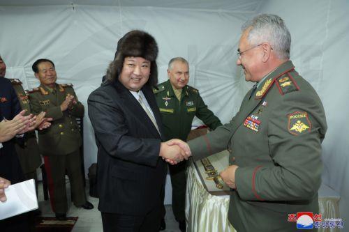 epa10865646 A photo released by the official North Korean Central News Agency (KCNA) shows North Korean leader Kim Jong Un (C) shaking hands with Minister of Defense of Russia Sergei Shoigu (R) during a visit to Vladivostok, Russia, 16 September 2023 (issued 17 September 2023).  EPA/KCNA   EDITORIAL USE ONLY