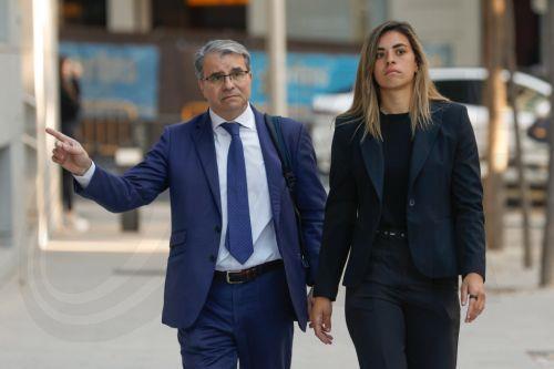 epa10895113 Goalkeeper of the Spanish women's national soccer team Misa Rodriguez (R) arrives to the Audiencia Nacional court to testify as witness in the inquiry against former Spanish Soccer Federation's (RFEF) head Luis Rubiales for alleged sexual offenses and coercion over soccer player Jenni Hermoso in Madrid, Spain, 02 October 2023.  EPA/JAVIER LIZON
