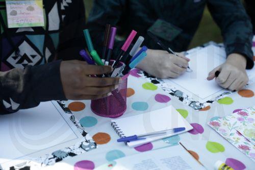 (Ξένη Δημοσίευση) Μαθητές του 54ου Δημοτικού Σχολείου Αθηνών παίρνουν μέρος σε δραστηριότητες του εκπαιδευτικού προγράμματος "Πλανόδια Βιβλιοθήκη " που φιλοξενείται στον κήπο του Προεδρικού Μεγάρου σε συνεργασία με το "Δίκτυο για τα Δικαιώματα του Παιδιού" με αφορμή την Παγκόσμια Ημέρα για τα Δικαιώματα του Παιδιού, Αθήνα Δευτέρα 20 Νοεμβρίου 2023....