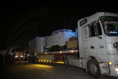 epaselect epa10996781 Trucks carrying medical aid from the Emirates Red Crescent enter Gaza through the Rafah crossing in the southern Gaza Strip, 26 November 2023. Israel and Hamas had agreed to a four-day ceasefire mediated by Qatar, the USA, and Egypt, that came into effect on 24 November and includes a deal for the release of people held by Hamas in the...