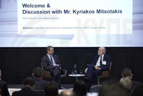 (Ξένη Δημοσίευση) Ο πρωθυπουργός Κυριάκος Μητσοτάκης (Α) μιλάει κατά τη διάρκει συζήτησης με τον αντιπρόεδρο επενδυτικής τραπεζικής της Morgan Stanley Luigi Rizzo (Δ), στο συνέδριο της Morgan Stanley και του Χρηματιστηρίου Αθηνών, στο Λονδίνο τη Δευτέρα 27 Νοεμβρίου 2023. Ο πρωθυπουργός, βρίσκεται στο Λονδίνο, όπου πραγματοποιεί συναντήσεις με επενδυτές,...