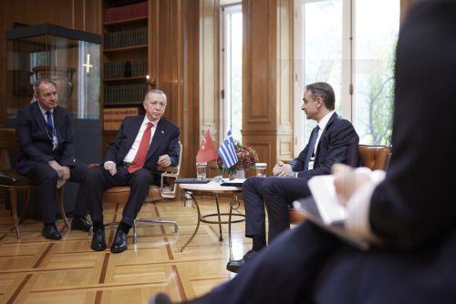 (Ξένη Δημοσίευση).Ο πρωθυπουργός Κυριάκος Μητσοτάκης (Δ) συνομιλεί με τον Πρόεδρο της Τουρκίας Ταγίπ Ερντογάν (Recep Tayyip Erdoğan) (2Α),  κατά τη διάρκεια συνάντησής τους στο Μέγαρο Μαξίμου, Αθήνα, Πέμπτη 07 Δεκεμβρίου 2023. Η συνάντηση γίνεται στο πλαίσιο της επίσκεψης του Προέδρου της Τουρκίας Ταγίπ Ερντογάν (Recep Tayyip Erdoğan), επ' ευκαιρία του 5ου...