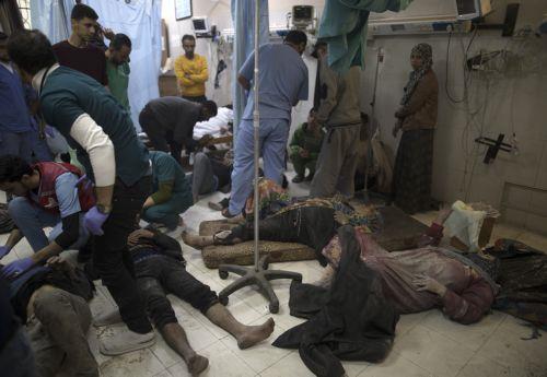 epa11015308 People wounded in Israeli airstrikes on southern Gaza lie on the floor at Nasser Hospital in Khan Yunis, southern Gaza Strip, 07 December 2023. Israeli forces resumed military strikes on Gaza after a week-long truce ended on 01 December. More than 16,000 Palestinians and at least 1,200 Israelis have been killed, according to the Palestinian...