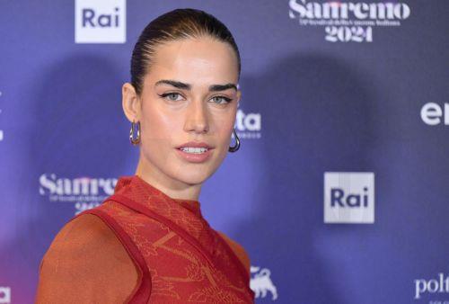 epa11133334 Italian singer Clara Soccini poses during a photocall on the occasion of the 74th Sanremo Italian Song Festival, in Sanremo, Italy, 07 February 2024. The music festival will run from 06 to 10 February 2024.  EPA/ETTORE FERRARI