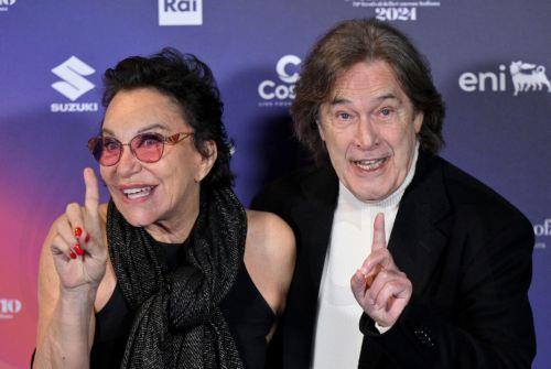 epa11133519 Italian duo Ricchi e Poveri, consisting of Angela Brambati (L) and Angelo Sotgiu (R), pose during a photocall on the occasion of the 74th Sanremo Italian Song Festival, in Sanremo, Italy, 07 February 2024. The music festival will run from 06 to 10 February 2024.  EPA/ETTORE FERRARI