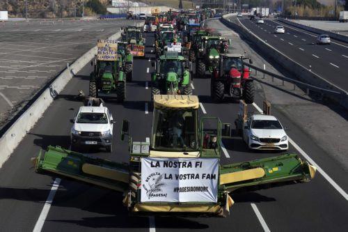 epa11133842 Dozens of tractors circulate on the AP-7 highway towards Barcelona city as part of the agricultural march made up of a million tractors that has started from various points in Catalonia heading to Barcelona city, causing numerous traffic delays near la Roca del Valles town in Barcelona province, Catalonia region, north-eastern Spain, 07 February...