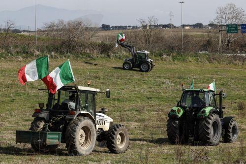 epa11134024 Tractors line up during a farmers protests in Nomentana street, Rome, Italy, 07 February 2024. Farmers in Italy continue to protest against what they say are harmful European agricultural policies, echoing demonstrations in other parts of Europe, including Germany, Belgium and France.  EPA/FABIO FRUSTACI