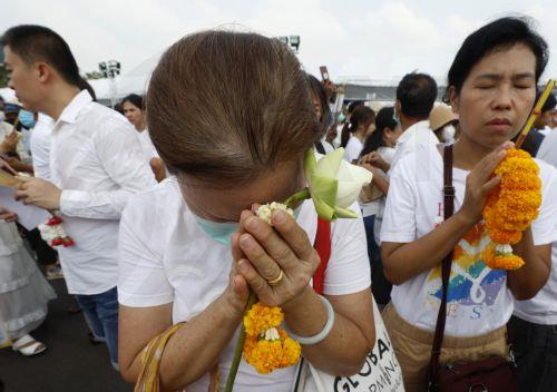 epa11182111 Buddhist faithfuls pay homage outside the the altar of the revered relics of Lord Buddha and two of his disciples from India during an enshrinement ceremony at Sanam Luang Royal Ground in Bangkok, Thailand, 26 February 2024. The holy relics of the Lord Buddha and his two principal venerable disciples, Sariputra and Moggallana, from India will be...