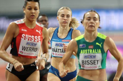 epa11190497 Eveliina Maattanen (C) of Finland competes in the Women's 800m heats at the World Athletics Indoor Championships in Glasgow, Britain, 01 March 2024.  EPA/ROBERT PERRY