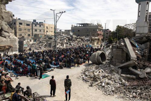 epa11190622 Palestinians perform Friday prayers next to the rubble of the Al-Farooq Mosque, days after it was destroyed in an Israeli airstrike on Rafah, southern Gaza Strip, 01 March 2024. More than 30,200 Palestinians and over 1,300 Israelis have been killed, according to the Palestinian Health Ministry and the Israel Defense Forces (IDF), since Hamas...