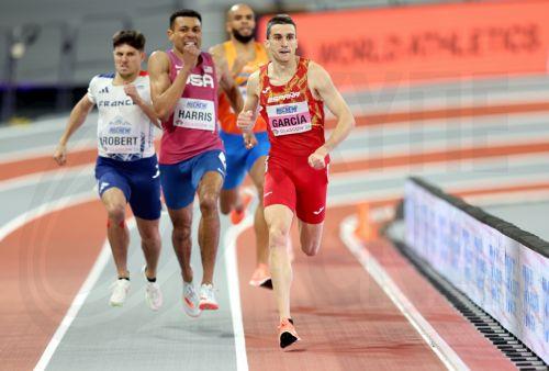 epa11190806 Mariano Garcia of Spain competes in the Men's 800m heats at the World Athletics Indoor Championships in Glasgow, Britain, 01 March 2024.  EPA/ROBERT PERRY