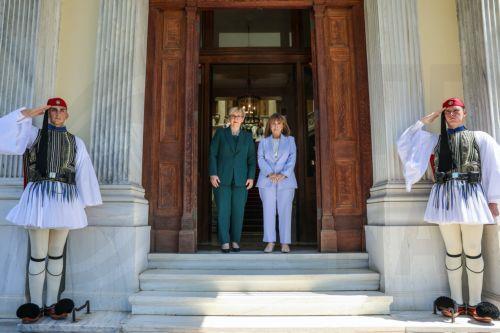 (Ξένη Δημοσίευση) Η Πρόεδρος της Δημοκρατίας Κατερίνα Σακελλαροπούλου συναντάται με την Πρόεδρο της Σλοβενίας Natasa Pirc Musar, στο Προεδρικό Μέγαρο, Αθήνα, Δευτέρα 8 Απριλίου 2024. Η Πρόεδρος της Σλοβενίας, Νατάσα Πιρτς Μουσάρ πραγματοποιεί διήμερη επίσημη επίσκεψη στην Ελλάδα μετά από πρόσκληση της Προέδρου της Δημοκρατίας Κατερίνας Σακελλαροπούλου....