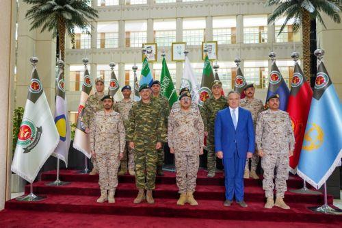 (Ξένη Δημοσίευση). Από το Σάββατο 11 έως την Δευτέρα 13 Μαΐου 2024, ο Αρχηγός ΓΕΕΘΑ Στρατηγός Δημήτριος Χούπης πραγματοποιεί επίσημη επίσκεψη στη Σαουδική Αραβία, κατόπιν πρόσκλησης του Ομολόγου του Chairman of the General Staff General Fayyad Bin Hamed Al-Ruwaili. Tην Κυριακή 12 Μαΐου έλαβε χώρα η επίσημη υποδοχή στο Στρατηγείο των Ενόπλων Δυνάμεων της...