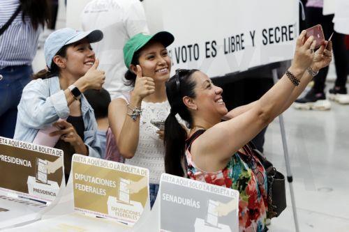 epa11386527 People take a selfie as they vote in the Mexican general elections at a polling station, in the city of Monterrey, in Nuevo Leon, Mexico, 02 June 2024. Mexican people are called to elect more than 20.000 positions around the country, including the president, vice president, and 500 deputies.  EPA/Miguel Sierra