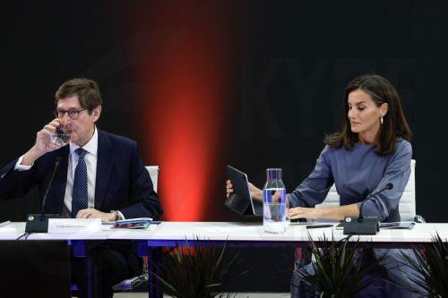 epa11436053 Spain's Queen Letizia (R) and FAD Youth Foundation's new president Jose Ignacio Goirigolzarri (L) attend a board of trustees' meeting of the FAD Youth Foundation, a foundation against drug addiction, in Madrid, Spain, 25 June 2024.  EPA/CHEMA MOYA