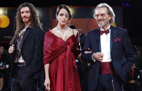 epaselect epa11580867 Italian former Miss Italy finalist and acid attack victim Gessica Notaro (C) and guests arrive for the screening of the movie ' Finalement' (Finally) during the 81st Venice Film Festival in Venice, Italy, 02 September 2024. The movie is presented out of competition at the festival running from 28 August to 07 September 2024.  EPA/FABIO...
