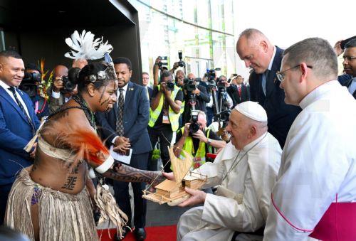 epaselect epa11590618 Pope Francis receives a boat as a gift from an indigenous woman before meeting with authorities, civil society and diplomatic corps at the APEC Haus in Port Moresby, Papua New Guinea, 07 September 2024. Pope Francis is traveling from 2 to 13 September to conduct apostolic visits to Indonesia, Papua New Guinea, East Timor and Singapore....
