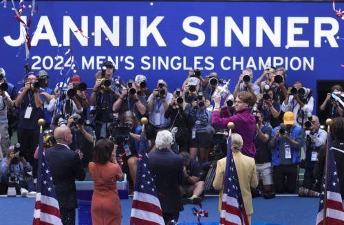 epaselect epa11593786 Jannik Sinner of Italy (C) holds up his trophy after winning the Menâ€™s finals match at the US Open Tennis Championships at the USTA Billie Jean King National Tennis Center in Flushing Meadows, New York, USA, 08 September 2024.  EPA/SARAH YENESEL