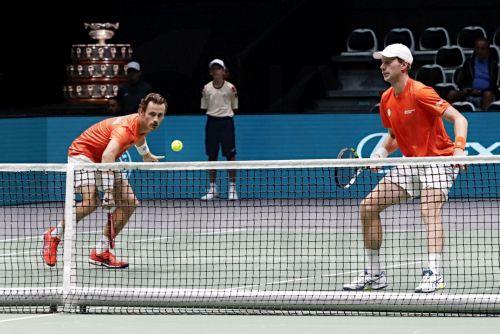 epa11597197 Botic Van de Zandschulp and Wesley Koolhof of the Netherlands in action against Sander Gille and Joran Vliegen of Belgium during the Davis Cup finals group A match between the Netherlands and Belgium at Unipol Arena in Casalecchio, Bologna, Italy, 10 September 2024.  EPA/ELISABETTA BARACCHI