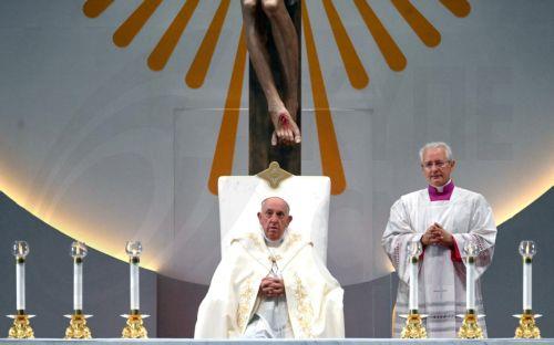 epa11599802 Pope Francis leads a holy mass at the National Stadium in Singapore, 12 September 2024. Pope Francis is visiting Singapore from 11 to 13 September, marking the final stop of his apostolic journey through the Asia-Pacific region, which also included Indonesia, Papua New Guinea, and East Timor.  EPA/ALESSANDRO DI MEO