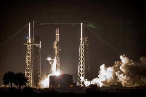 epa11599840 The SLD 45 BlueBird Block 1-5 Mission lifts off on a SpaceX Falcon 9 rocket from Space Launch Complex 40 in the Cape Canaveral Space Force Station in Florida, USA, 12 September 2024. BlueBird Block 1-5 mission will launch the first five commercial satellites, called BlueBirds, in AST SpaceMobile's cellphone-compatible broadband constellation....