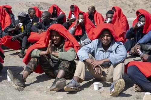 epa11611542 73 sub-saharans, including four women and a child, arrive on board a boat to La Garita beach, in the town of Arrieta, in the north of Lanzarote, Canary Island, Spain, 18 September 2024.  EPA/Adriel Perdomo