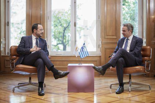 (Ξένη Δημοσίευση) Ο πρωθυπουργός  Κυριάκος  Μητσοτάκης συνομιλεί με τον Πρόεδρο της Κυπριακής Δημοκρατίας Νίκο Χριστοδουλίδη στη συνάντηση τους στο Μέγαρο Μαξίμου, Αθήνα Πέμπτη 19 Σεπτεμβρίου 2024. ΑΠΕ-ΜΠΕ/ΓΡΑΦΕΙΟ ΤΥΠΟΥ ΠΡΩΘΥΠΟΥΡΓΟΥ/ΔΗΜΗΤΡΗΣ ΠΑΠΑΜΗΤΣΟΣ