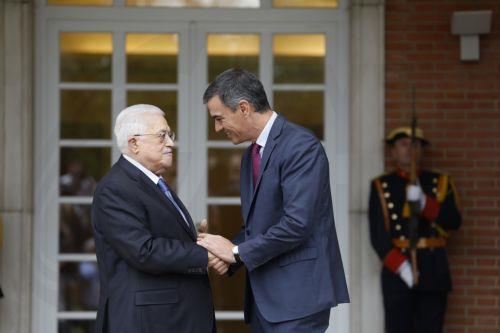 epa11613439 Spanish Prime Minister Pedro Sanchez (R) welcomes Palestinian President Mahmoud Abbas outside the La Moncloa palace in Madrid, Spain, 19 September 2024. This is Abbas' first visit to Spain since the country formally recognized a Palestinian state in May. The first Palestinian ambassador to Spain presented his credentials to Spanish King Felipe...