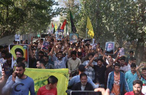epa11641847 Kashmiri Shiite Muslims participate in an anti-Israeli rally in solidarity with Lebanese and Palestinian people and against the killing of Hezbollah leader Hassan Nasrallah, in the Pattan area of Baramulla district, some 22 kilometers north of Srinagar, the summer capital of Indian Kashmir, 04 October 20243. Hundreds of people gathered after the...