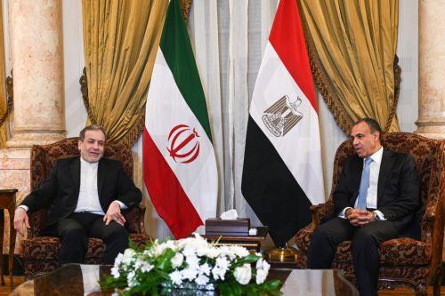 epa11663801 Egyptian Minster of Foreign Affairs Badr Abdelatty (R) meets with his Iranian counterpart Abbas Araghchi during the latter's visit to Cairo, Egypt, 17 October 2024. The Iranian foreign minister is on a regional tour to Jordan, Egypt and Turkey.  EPA/MOHAMED HOSSAM